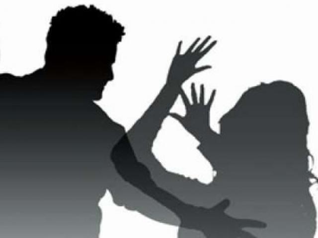 Pháp luật - Nghi bị "cắm sừng", người đàn ông chém 2 người thương vong rồi tự tử