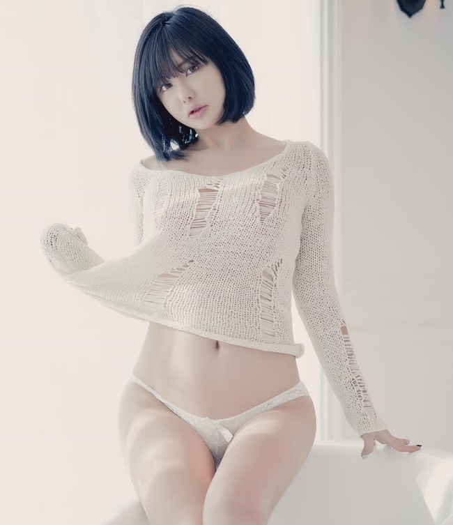 2. Ryu Ji Hye là một người mẫu có nhan sắc nổi bật ở xứ Hàn, thường xuyên xuất hiện trong chiến dịch quảng cáo của các dòng xe hơi.
