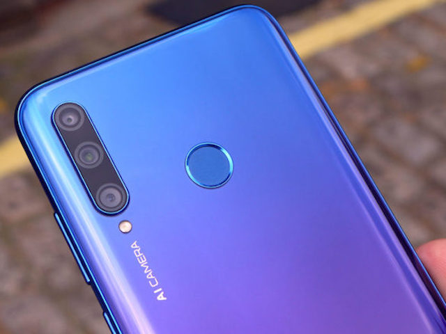 Thời trang Hi-tech - Ảnh thực tế Honor 20 Lite với 4 camera tích hợp AI, mặt lưng chuyển màu