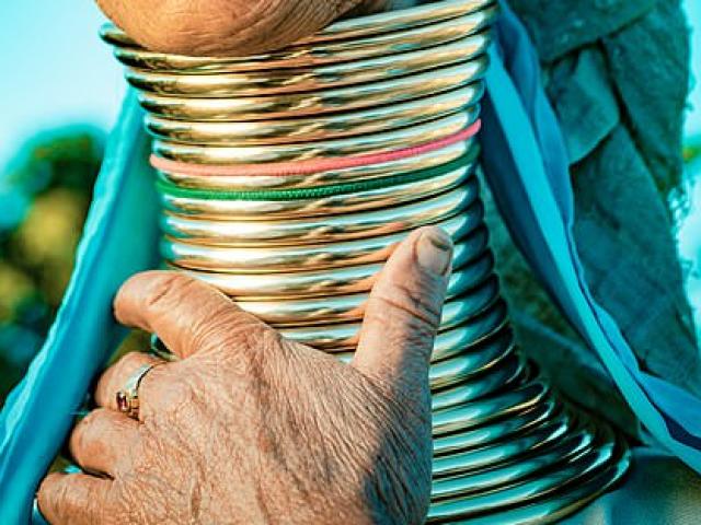 Phi thường - kỳ quặc - Bí ẩn đằng sau những chiếc cổ dài như hươu cao cổ của phụ nữ bộ tộc Myanmar