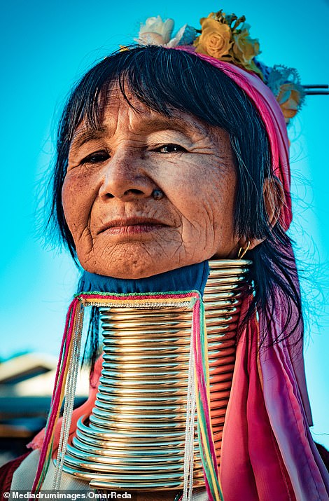 Bí ẩn đằng sau những chiếc cổ dài như hươu cao cổ của phụ nữ bộ tộc Myanmar - 4