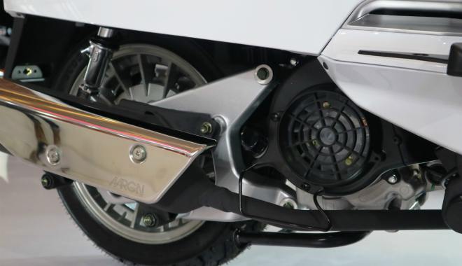 Lambretta V125, V200 Special trắng đẹp kiêu sa sắp về Việt Nam? - 9