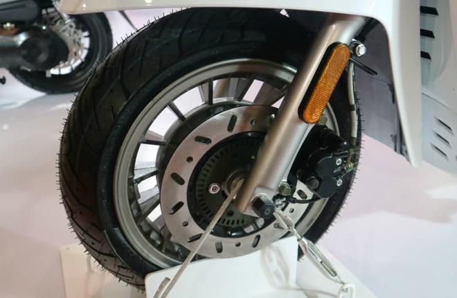 Lambretta V125, V200 Special trắng đẹp kiêu sa sắp về Việt Nam? - 7