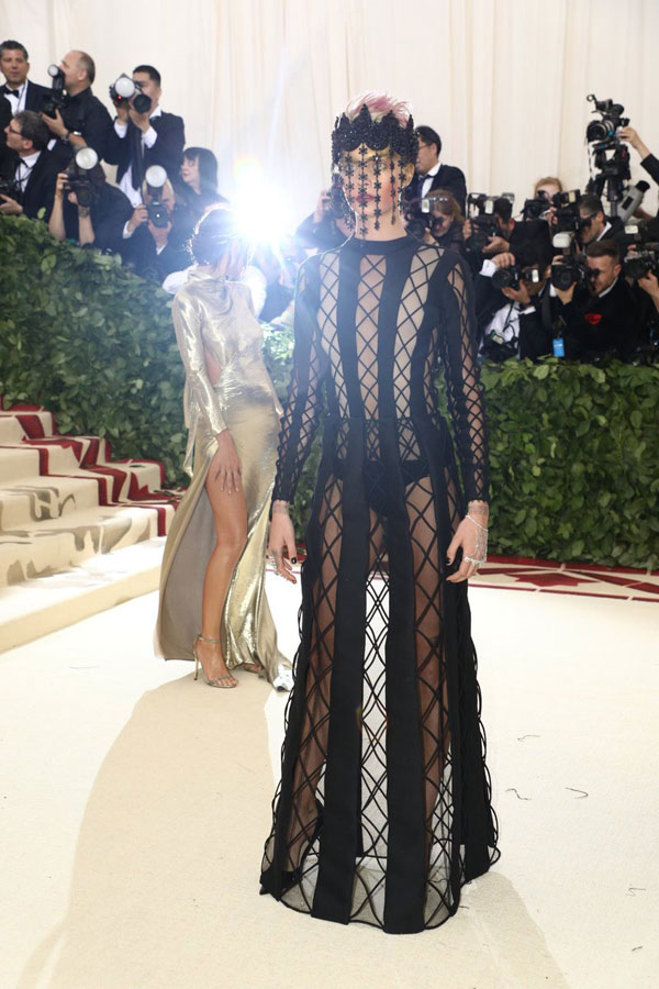 Những trang phục gây tranh cãi trong lịch sử Met Gala - 5