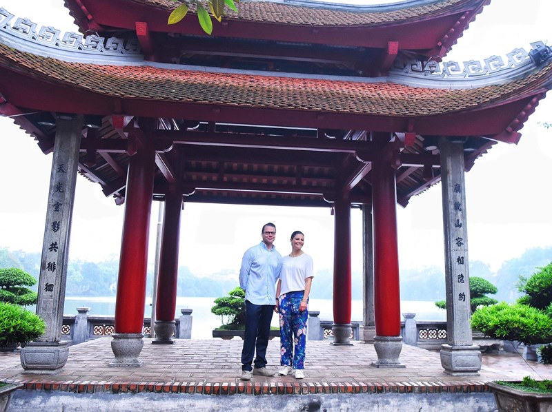 Người dân Thủ đô bất ngờ khi tập thể dục cùng "vị khách đặc biệt" - 4