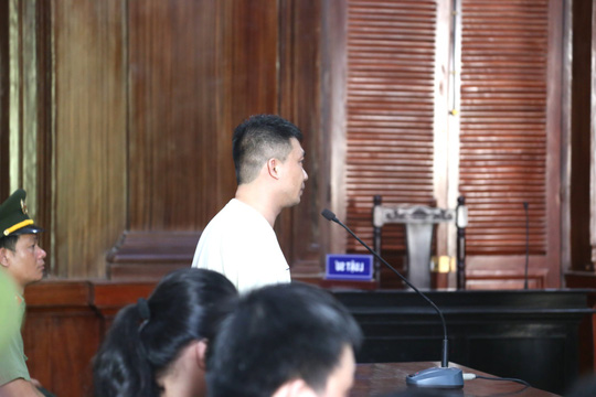 Văn Kính Dương thủ nhiều &#34;đồ chơi&#34; đối phó cơ quan chức năng - 1