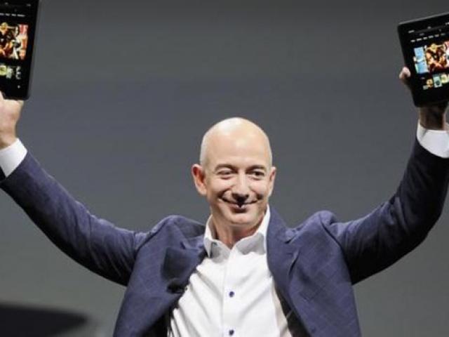 Sốc: "Cày cuốc" cả đời cũng chỉ kiếm được số tiền bằng Jeff Bezos "ngồi chơi" 15 phút