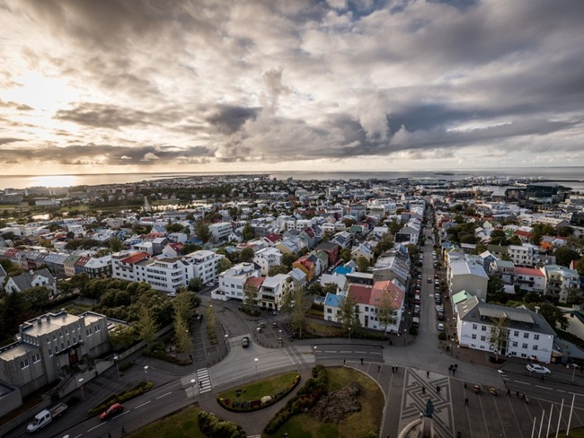 Tài sản ròng của Jeff Bezos lớn hơn GDP của Iceland, Afghanistan và Costarica cộng lại.