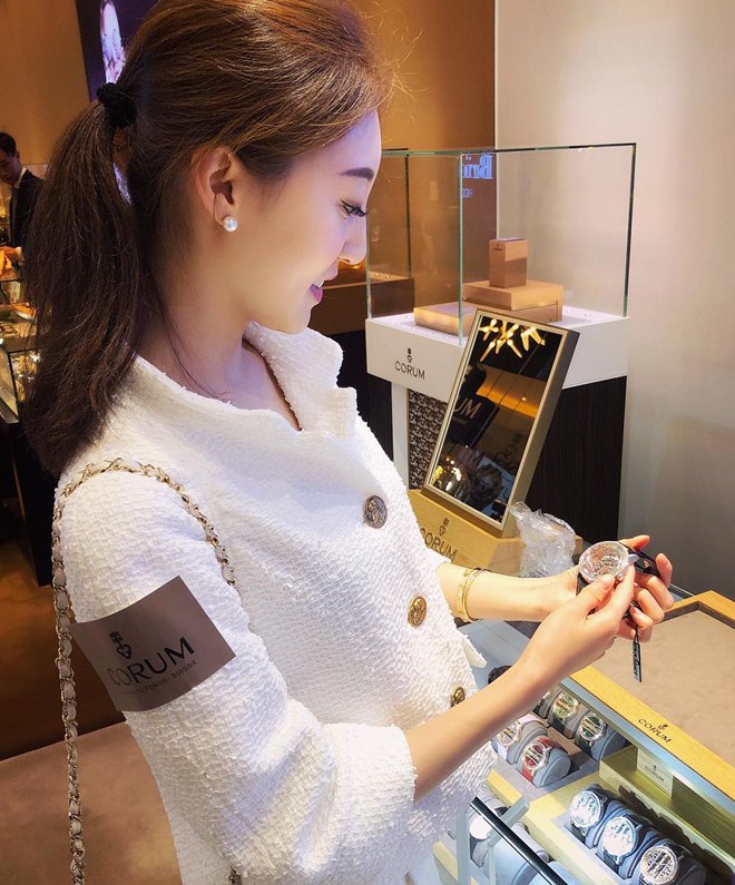 Hai cô đào xứ Cảng thơm sống thế nào sau chia tay tình già đáng tuổi bố - 10