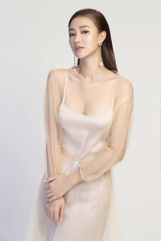 Bà mẹ đơn thân chia sẻ, cô từng đóng cảnh nóng phim truyền hình nhưng được che đậy, tiết chế khá nhiều. Với &#34;Vợ ba&#34;, đây là tác phẩm điện ảnh cô có nhiều cảnh nóng chi tiết và tinh tế nhất.