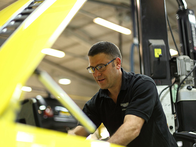 Doanh nghiệp - Cùng chuyên gia Aston Martin tìm hiểu chiếc xe trứ danh của bạn