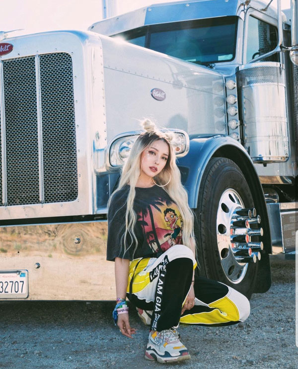 Phong cách thời trang tắc kè hoa của phù thủy trang điểm châu Á - 6