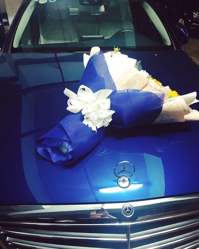 Ở tuổi 31, Trang Phi là một trong những nghệ sĩ có cuộc sống đầy đủ, giàu có. Cuối tháng 6.2018, nữ diễn viên 8X đăng tải hình ảnh chiếc xe hơi màu xanh trên Instagram kèm lời nhắn: "Đổi màu mới cho phong thủy".