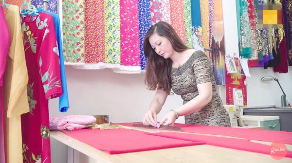 Nhà tạo mẫu quyết tâm giảm béo để mặc vừa áo dài do mình thiết kế - 1