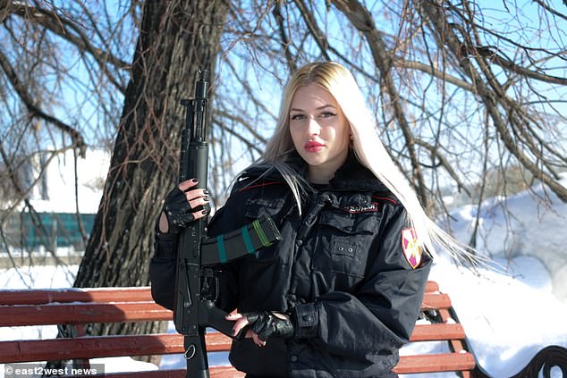 Nữ chiến binh xinh đẹp nhất trong Lực lượng Vệ binh Nga - 1