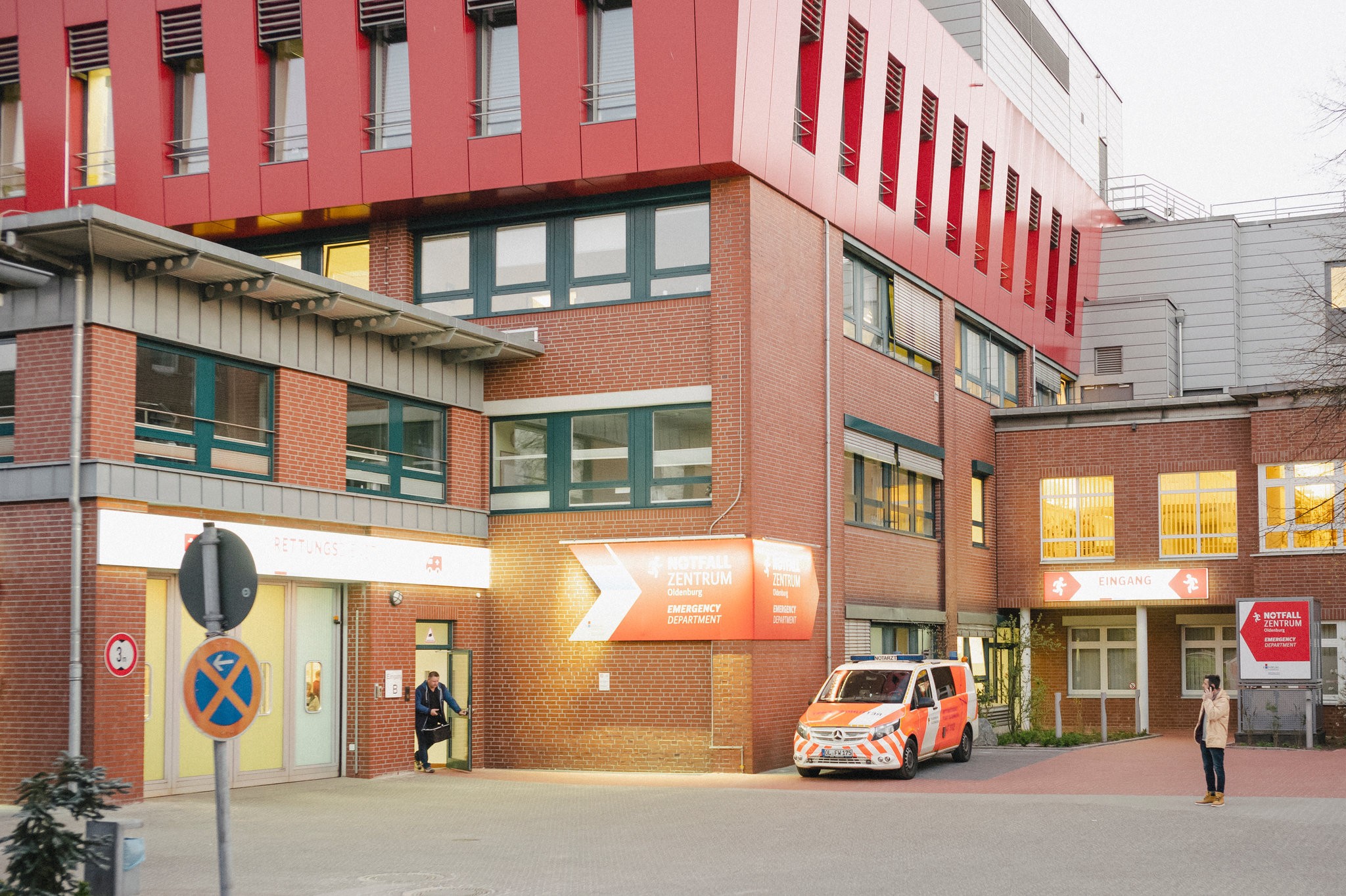 Rúng động nước Đức: Nam y tá âm thầm tiêm thuốc giết chết 300 bệnh nhân - 2