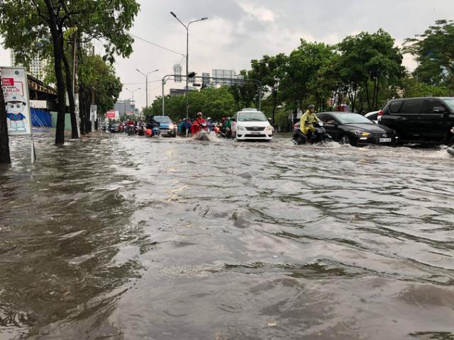 Tin tức trong ngày - TP HCM chốt thuê "siêu" máy bơm đường Nguyễn Hữu Cảnh: Hơn 14,2 tỉ đồng/năm