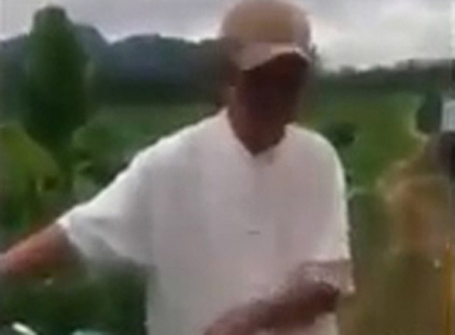 Tạm giữ hình sự ông già 79 tuổi đưa bé gái 8 tuổi ra cánh đồng "giở trò đồi bại" - 1