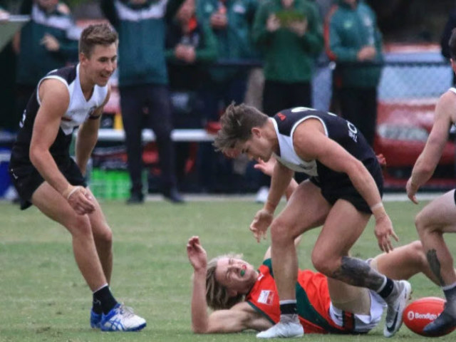 Thể thao - Kinh hãi “kungfu” đầu gối: Nạn nhân gãy cổ, cả đội tẩn kẻ gây tội