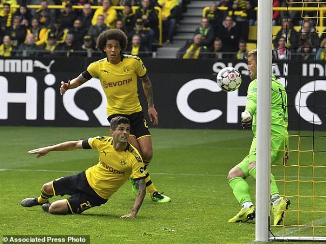 Bóng đá - Dortmund - Dussedorf: Rượt đuổi điên rồ, thắp sáng cửa vô địch