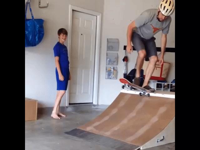 Video Clip Cười - Các ông bố "lầy lội" khiến lũ nhóc phải khóc thét