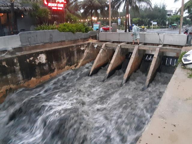 Tin tức trong ngày - Đà Nẵng bêu tên hàng loạt khách sạn, nhà hàng xả thải vượt phép