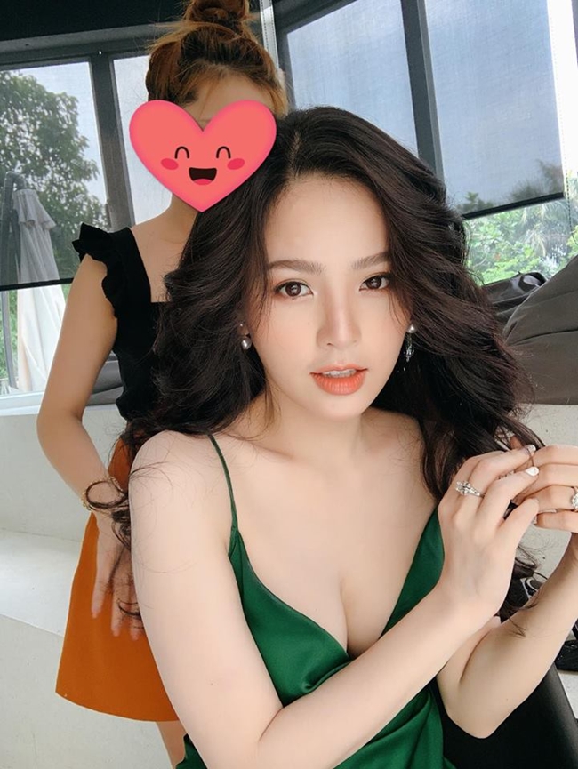 Nữ diễn viên sinh năm 1988 nhanh chóng nổi tiếng nhờ gắn liền với hình ảnh sexy, quyến rũ.