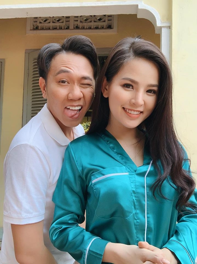 Cô từng bị đồn hẹn hò với danh hài Anh Đức khi cả hai tham gia chung một bộ phim vào cuối tháng 1.2019.