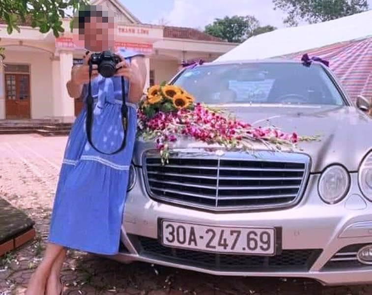 Xe hoa Mercedes đi lễ cưới bị cháy trơ khung sắt - 1