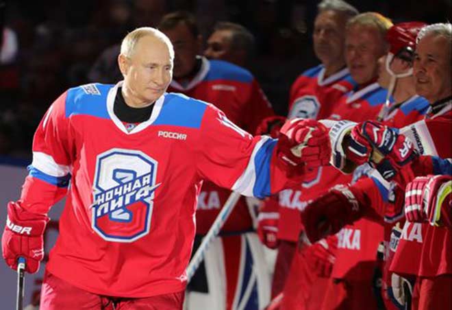 Tổng thống Putin bùng nổ 8 bàn hockey, suýt gặp nạn lúc ăn mừng - 1