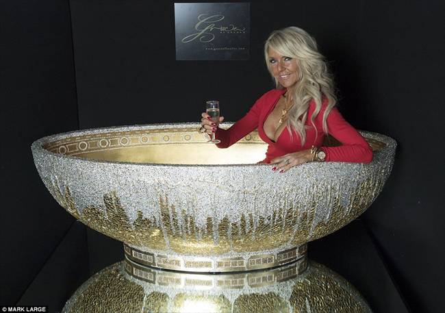 Lóa mắt với bồn tắm bằng vàng giá "khủng"... hơn 166 tỷ đồng - 3