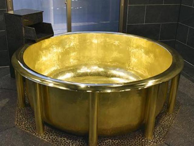 Thị trường - Tiêu dùng - Lóa mắt với bồn tắm bằng vàng giá "khủng"... hơn 166 tỷ đồng