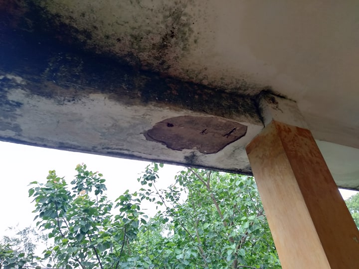 Chuyện lạ có thật: Giữa thủ đô, giáo viên cầm gậy chọc vữa trần lớp học - 7