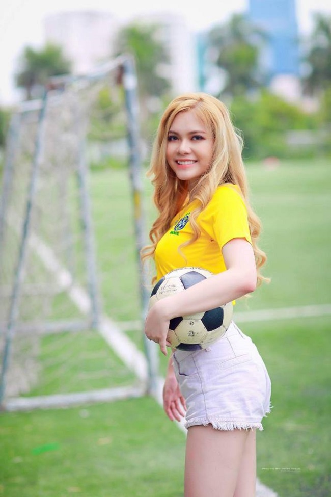 Diệp Anh là một fan lớn của đội bóng Brazil và xuất hiện trên trong chương trình bình luận World Cup 2018 và Táo Quân 2019.