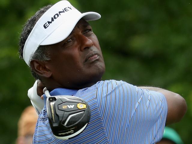 Thể thao - Cú đánh như “thần”: Bóng “tung tăng” trên nước ngàn năm có 1