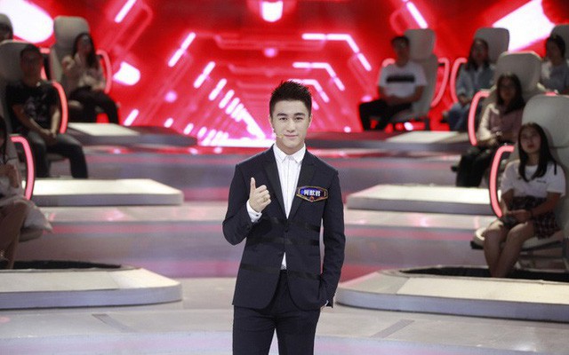 Chân dung thiếu gia đẹp trai, giàu có chuẩn bị 90.000 bông hồng cầu hôn "nữ hoàng nội y" - 2