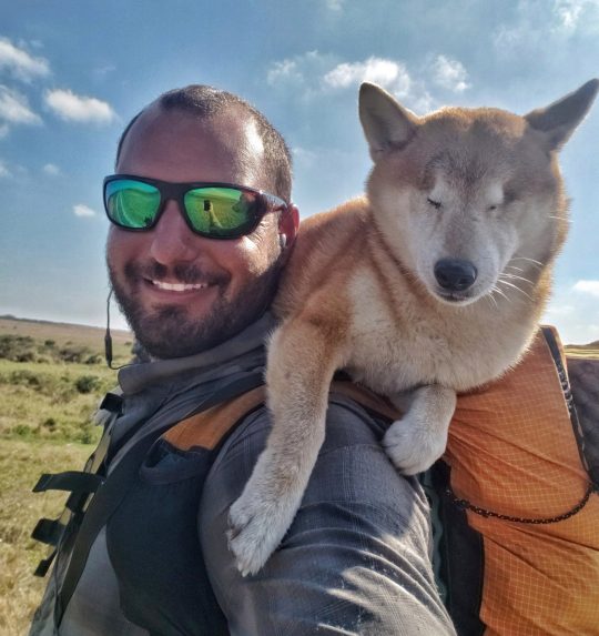 Chàng phượt thủ cõng cún cưng bị mù du ngoạn ngàn dặm - 3