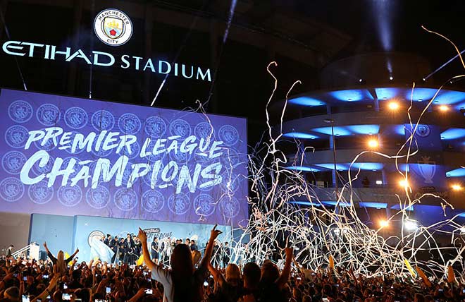 Man City vô địch Ngoại hạng Anh: Nhuộm xanh &#34;thành Man&#34;, Pep vượt Mourinho - 7