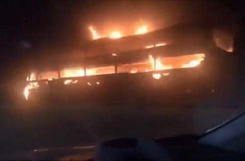 Xe khách giường nằm cháy kinh hoàng trên Quốc lộ 1 - 1