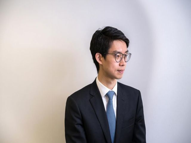 Kinh doanh - Cha tỷ phú quyên góp hết tài sản, con trai quý tử phải tự "vật lộn" để kiếm tiền