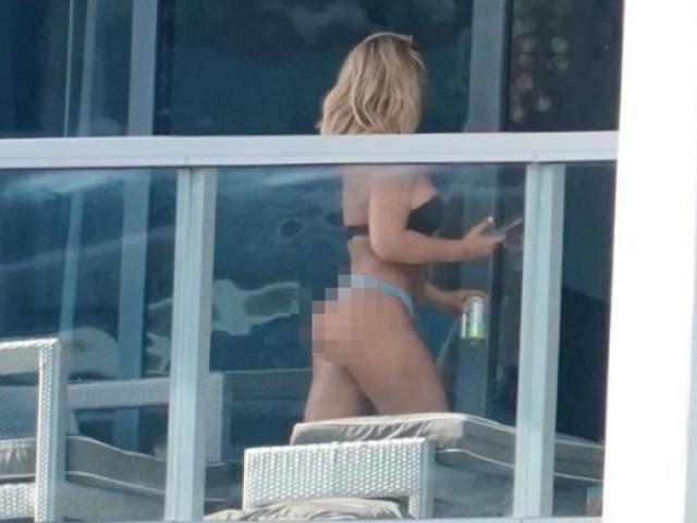 Thể thao - Mỹ nhân UFC quá liều gây "đỏ mặt": Thiếu bikini mặc luôn đồ lót tắm nắng