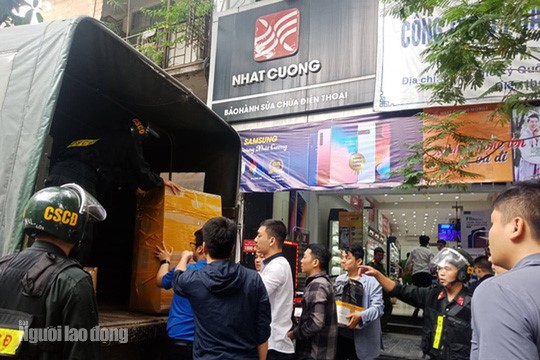 Nóng 24h qua: Bắt được cặp rắn hổ khổng lồ kèm theo ổ rắn con - 2