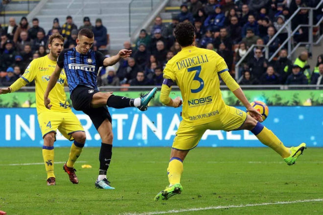 Inter Milan - Chievo: Tấm thẻ đỏ & đòn &#34;trời giáng&#34; phút 86 - 1