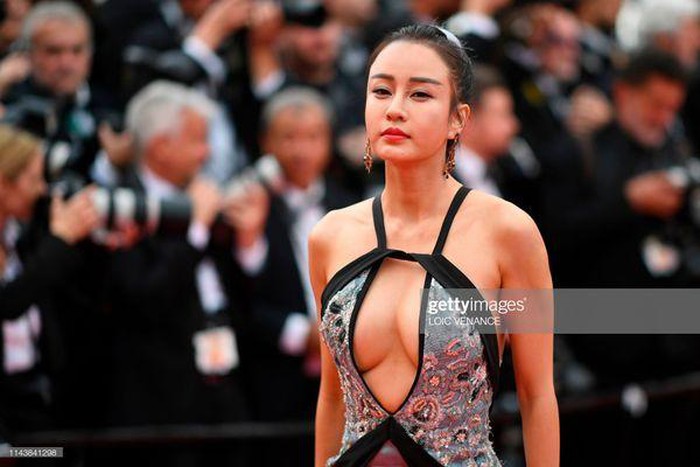 Loạt mỹ nhân siêu vòng 1 làm "náo loạn" thảm đỏ Cannes 2019 - 5