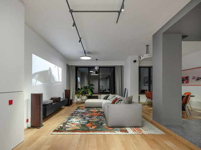 Kinh doanh - Bố mẹ "đại gia" mua 2 căn nhà hòa làm một để lấy chỗ chơi rộng rãi cho con