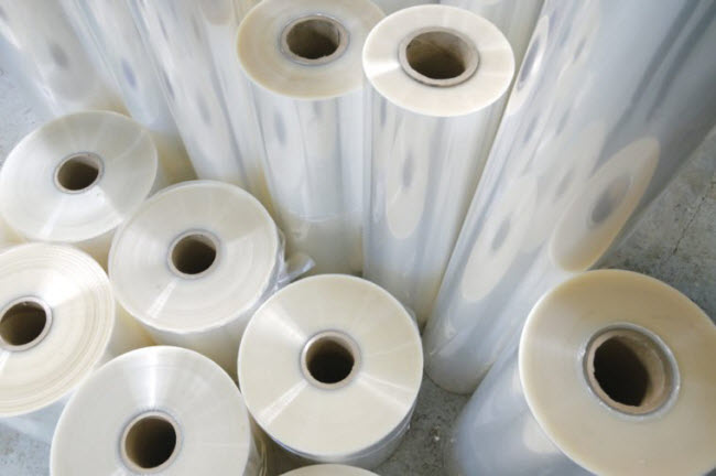 Công nhân nhà máy nhựa: Sản phầm từ nhựa được sử dụng rộng rãi trên khắp thế trong nhiều thập kỷ qua, nhưng những người làm việc trong ngành sản xuất đồ nhựa có nguy cơ cao mắc các bệnh ung thư gan, thận, phổi và máu trắng. Bởi vì họ dễ bị nhiễm catmi, vinyl clorua, thạch tín và các chất độc khác.