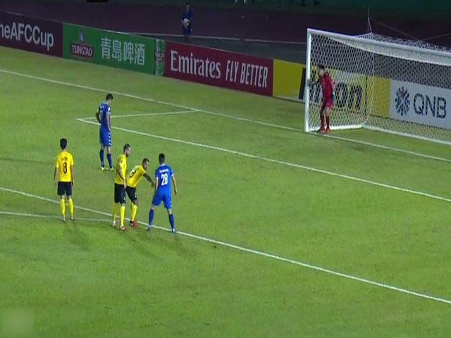 Bóng đá - Bình Dương đấu cúp châu Á: Thủ môn "tấu hài", Anh Đức đá hỏng 11m khó tin