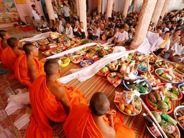 Du lịch - Nam giới dân tộc nào ở Việt Nam cứ 12 tuổi là phải đi tu?