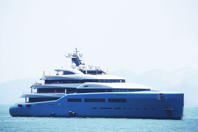 Cận cảnh siêu du thuyền của ông chủ Tottenham trên vịnh Hạ Long tuyệt đẹp - 6