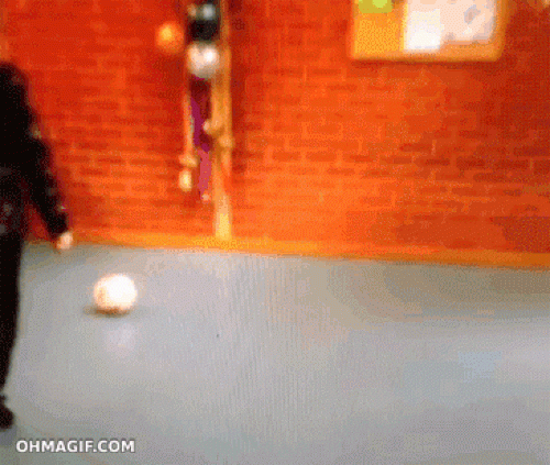 Những tình huống hài hước chỉ có trong bóng đá - 9